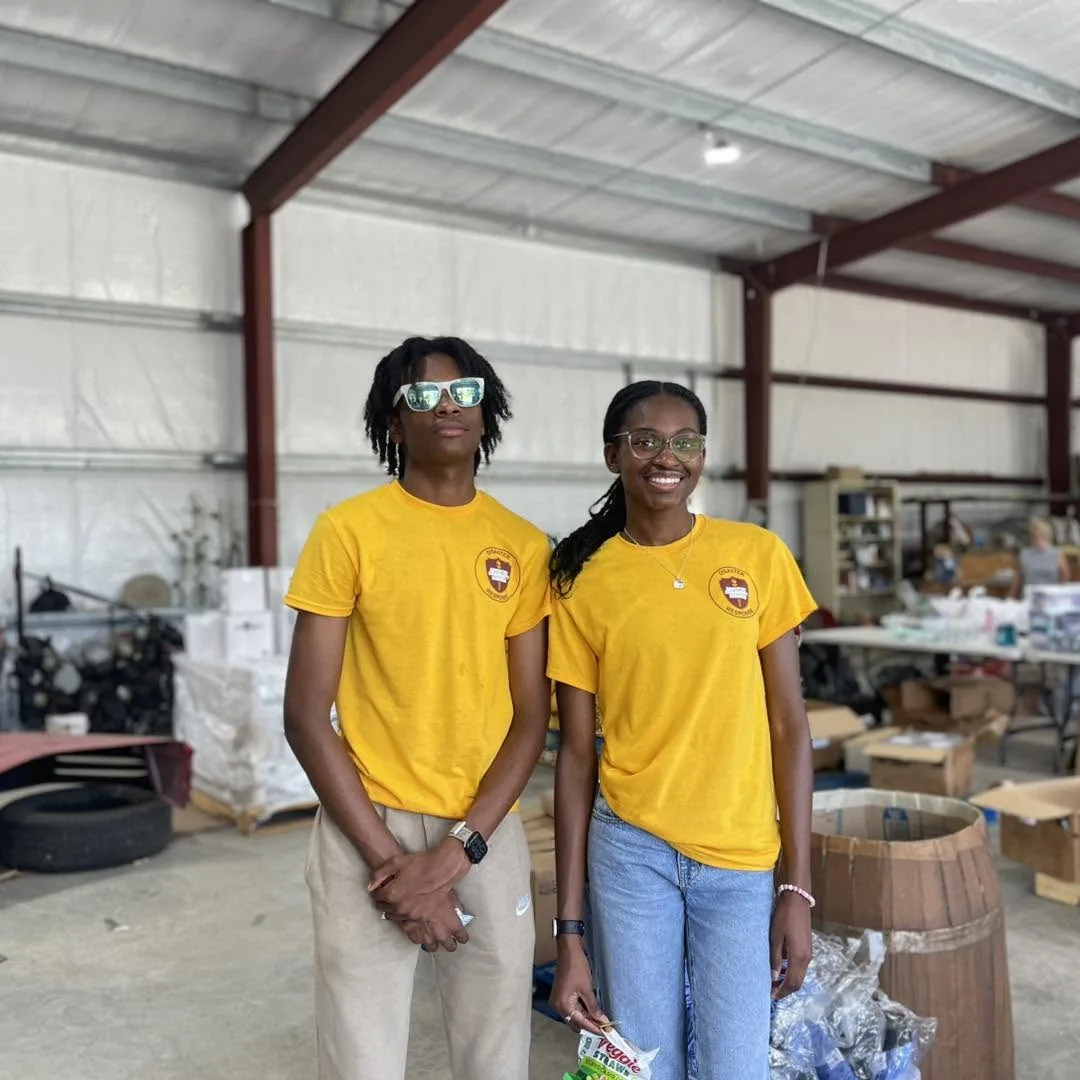 Young ACS volunteers at the distribution center
